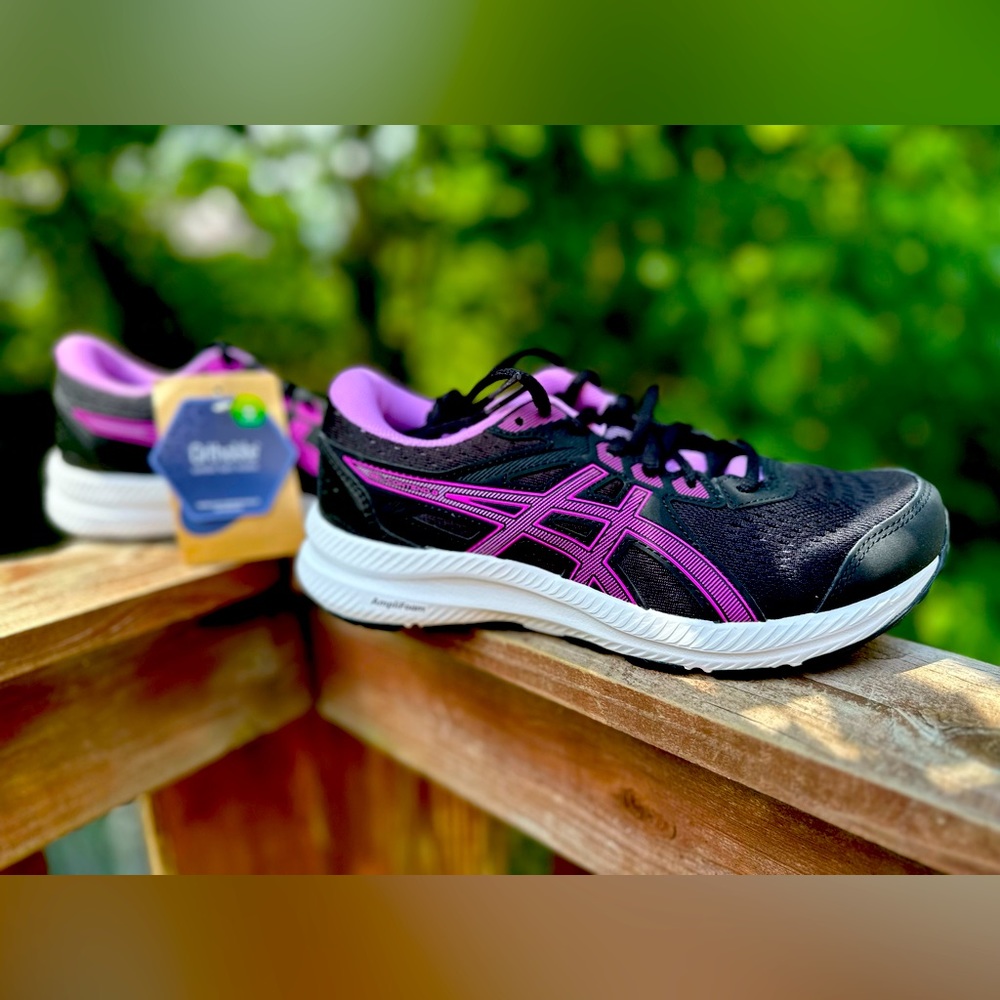 Women’s ASICS.